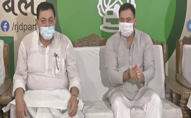 JDU केे पूर्व विधायक महेश्वर सिंह RJD में हुए शामिल, तेजस्वी को सीएम बनाने का किया दावा