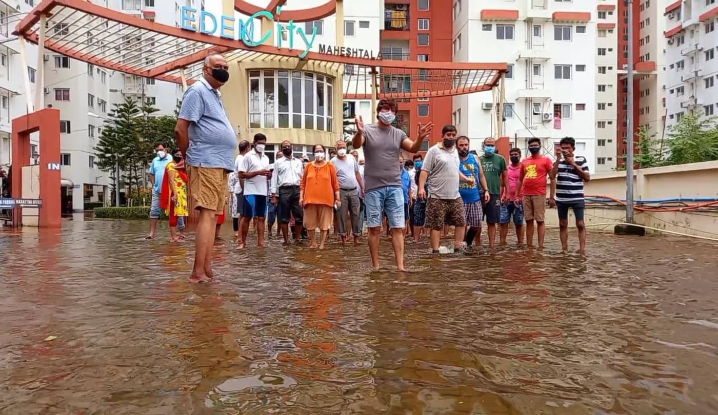 आरामबाग सब-डिवीजन में बाढ़, हजारों बेघर, मुख्य सचिव ने 9 डीएम के साथ की बैठक