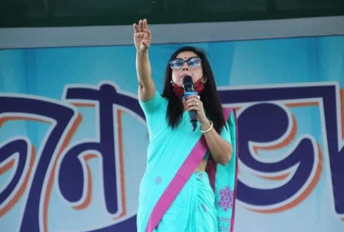 Bengal Election 2021 : दीदी ओ दीदी नहीं, मोदी गो मोदी – TMC सांसद महुआ मोइत्रा का पीएम मोदी पर Twitter वार Bengal Election 2021 : दीदी ओ दीदी नहीं, मोदी गो मोदी – TMC सांसद महुआ मोइत्रा का पीएम मोदी पर Twitter वार