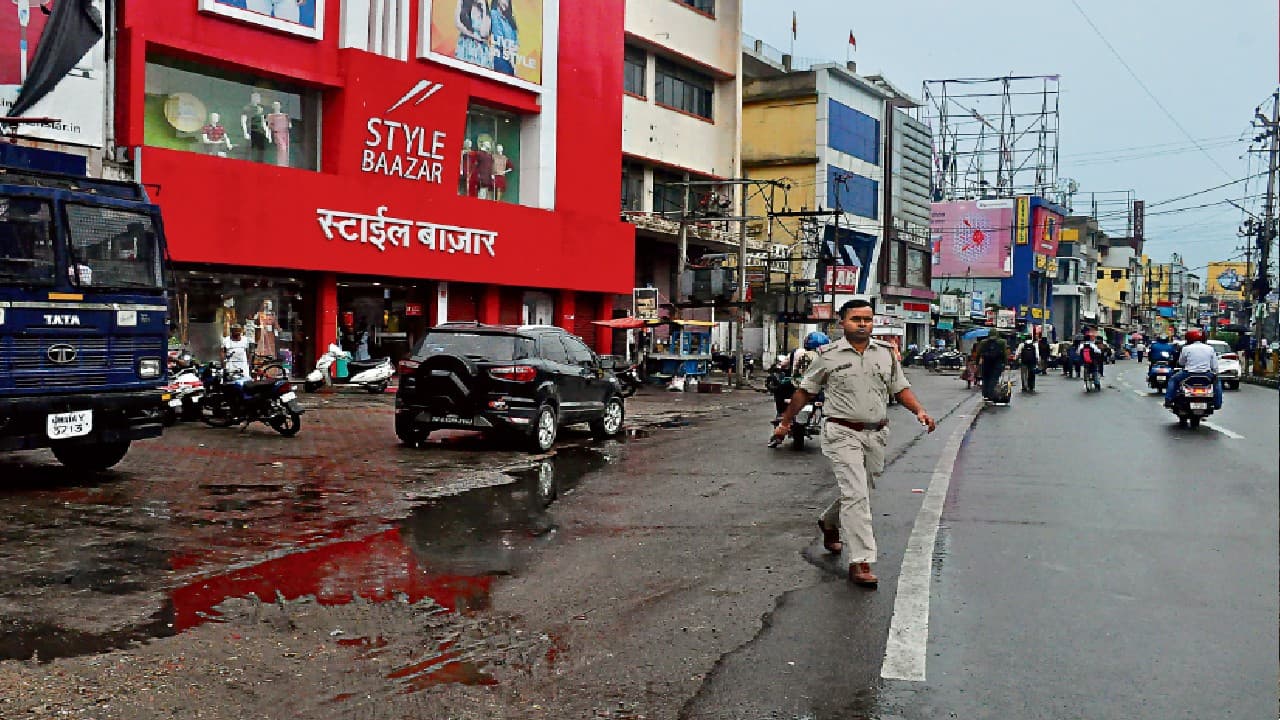 रांची के मेन रोड में नहीं लगाने दी गयी फुटपाथ दुकान, जाम से मिली थोड़ी राहत