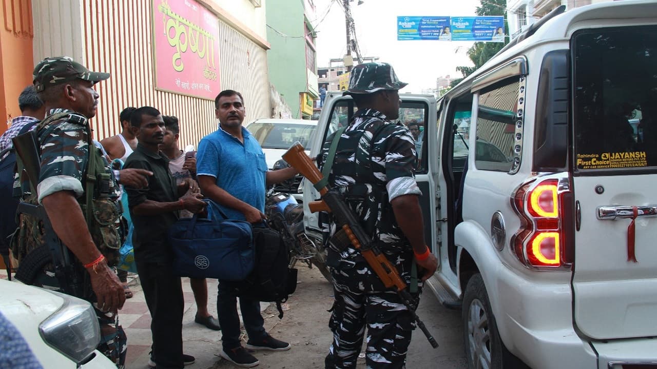 Bihar: भागलपुर में Income Tax Raid की Exclusive Photos देखें, 3 दिनों से चल रही छापेमारी