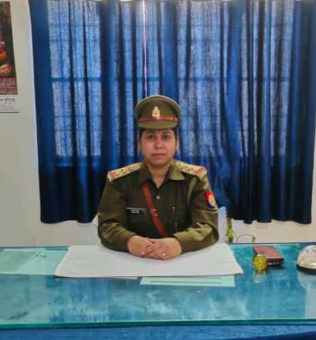 आगरा-लखनऊ एक्सप्रेसवे पर इंस्पेक्टर उपासना यादव और भतीजे की मौत, सड़क हादसे में ही पति ने गंवाई थी जान