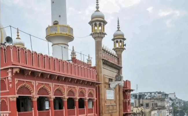 मजिस्द में नमाज के लिए जुटी भीड़ ने पुलिस पर किया हमला, मौलवी सहित 23 गिरफ्तार