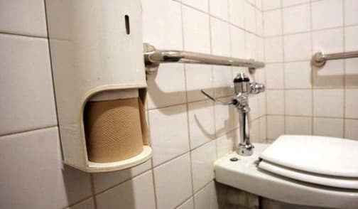 सफाई के अभाव में बेकार पड़ा है सामूहिक शौचालय