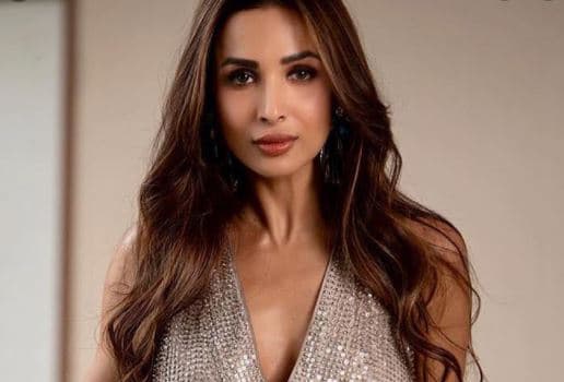 जब ट्रांसपेरेंट ड्रेस में दिखी थी Malaika Arora, अजीब आउटफिट की वजह से हो गई थी बुरी तरह ट्रोल