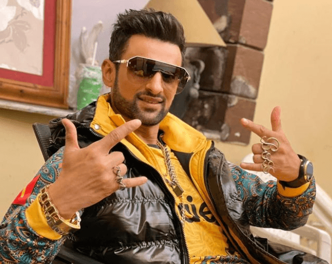 शोएब मलिक क्रिकेटर से बने रैपर तो सानिया मिर्जा की बहन अनम ने यूं लिए मजे