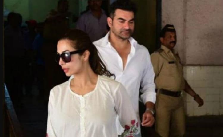 Swimming Pool योग के बाद अब पूल साइड पोज के लिए Malaika Arora बनीं Talk Of the Town
