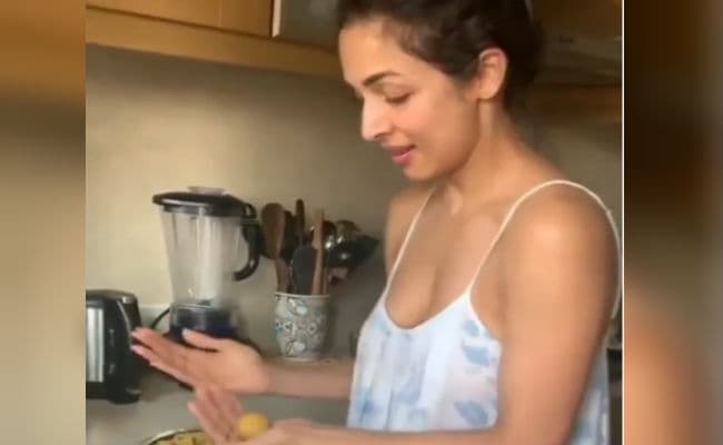 Malaika Arora ने बनाये बेसन के लड्डू, यूजर्स पूछ बैठे ऐसा सवाल... VIDEO