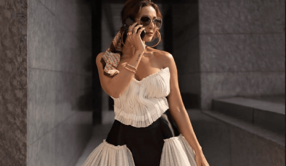 मलाइका अरोड़ा ने ग्रीन गाउन के साथ पहनी 83 हजार की सैंडल, जानें रफल ड्रेस की कीमत