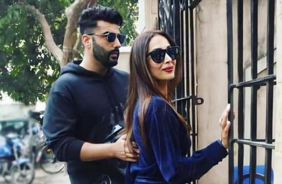 मलाइका अरोड़ा ब्वॉयफ्रेंड अर्जुन कपूर के लिए बनी फोटोग्राफर, पेरिस में रोमांस करते दिखे कपल