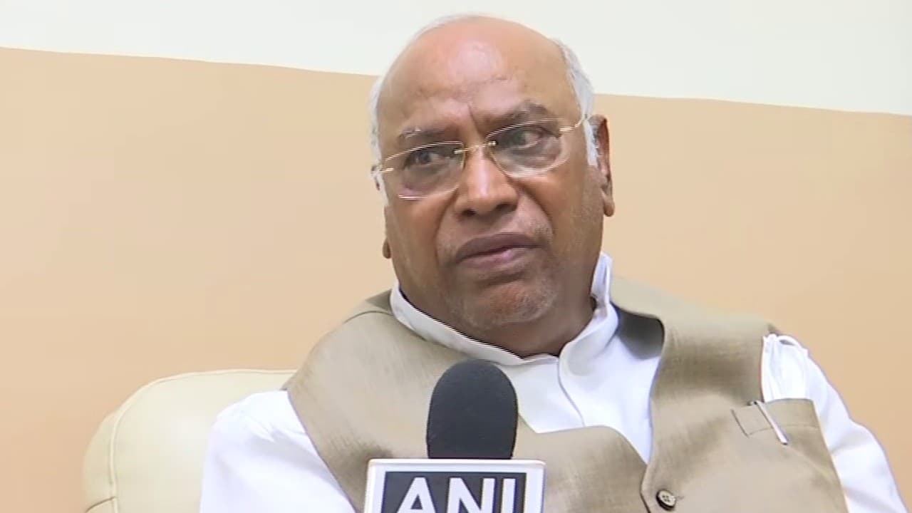 चीन और बेरोजगारी के मुद्दे पर कांग्रेस नेता मल्लिकार्जुन खड़गे ने मोदी सरकार को घेरा