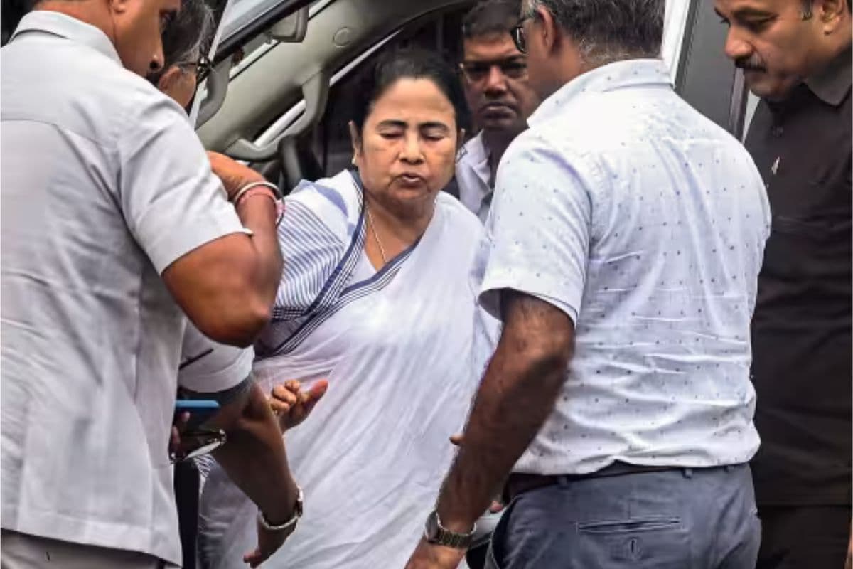 मुख्यमंत्री ममता बनर्जी की आज होगी माइक्रो सर्जरी, तीन सदस्यीय मेडिकल बोर्ड का किया गया गठन मुख्यमंत्री ममता बनर्जी की आज होगी माइक्रो सर्जरी, तीन सदस्यीय मेडिकल बोर्ड का किया गया गठन