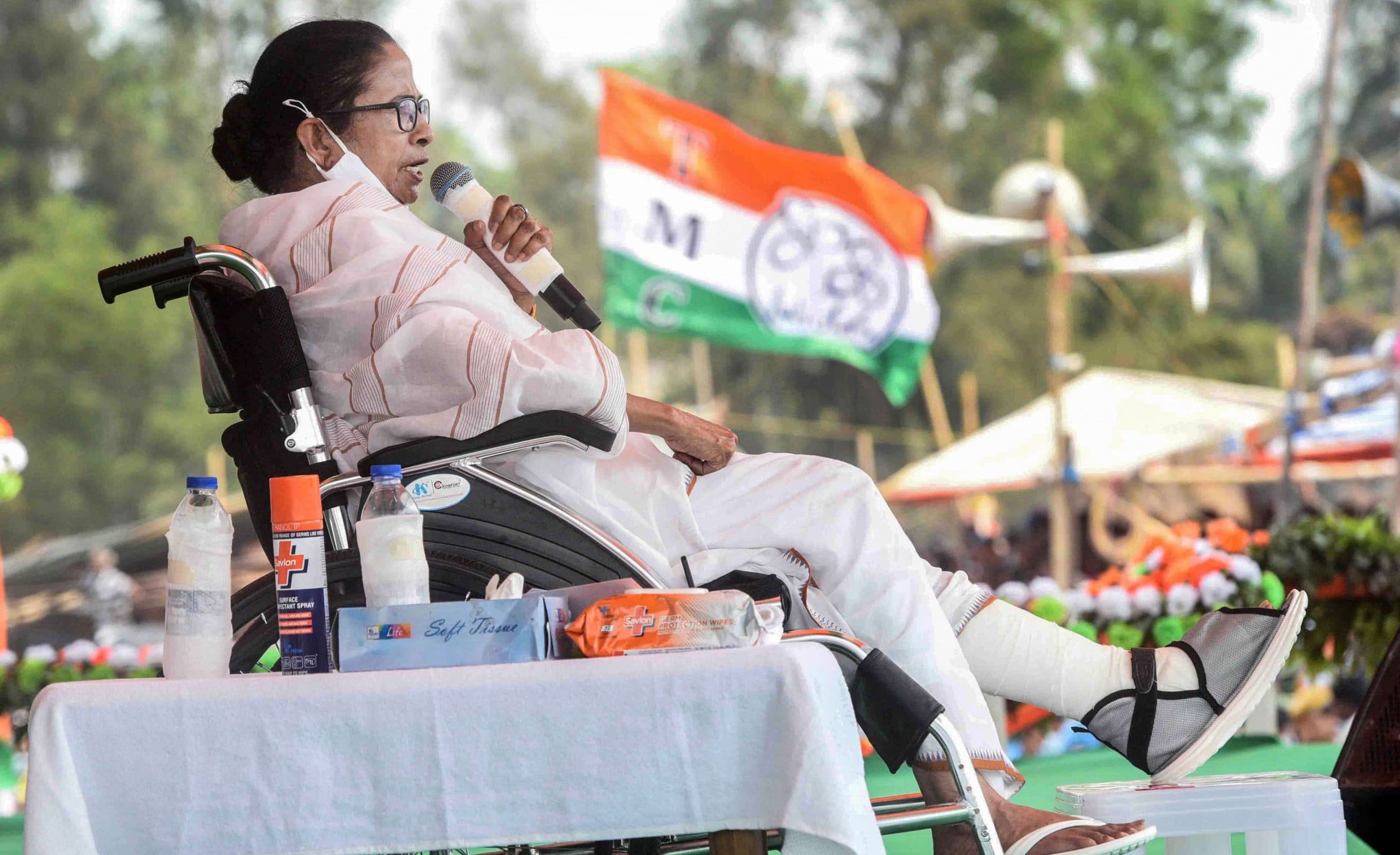 ममता बनर्जी : वो सैनिक जिसने ‘टूटे पैर’ से भाजपा की युद्ध मशीन को बुरी तरह से पराजित किया