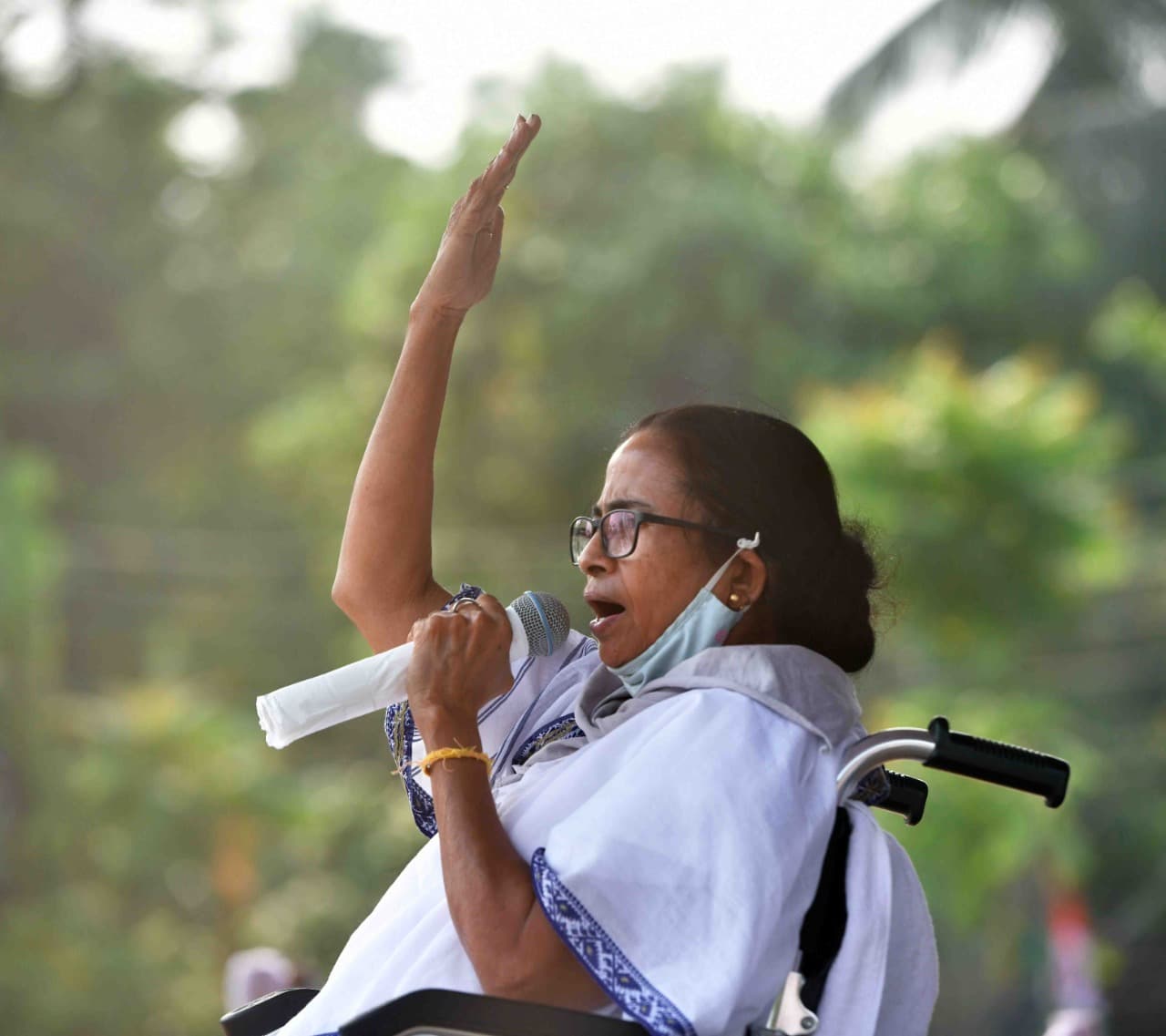 Bengal Election 2021: तीसरे चरण की वोटिंग के बाद ममता बनर्जी ने किया जीत का दावा, कहा- BJP स्टेडियम से बाहर Bengal Election 2021: तीसरे चरण की वोटिंग के बाद ममता बनर्जी ने किया जीत का दावा, कहा- BJP स्टेडियम से बाहर