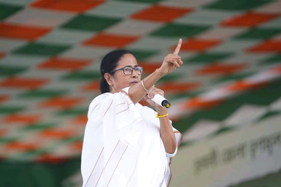 Bengal Election 2021: IAS और IPS के ट्रांसफर पर ममता बनर्जी नाराज, कहा- आने वाले अधिकारी मेरे और भी करीबी हैं