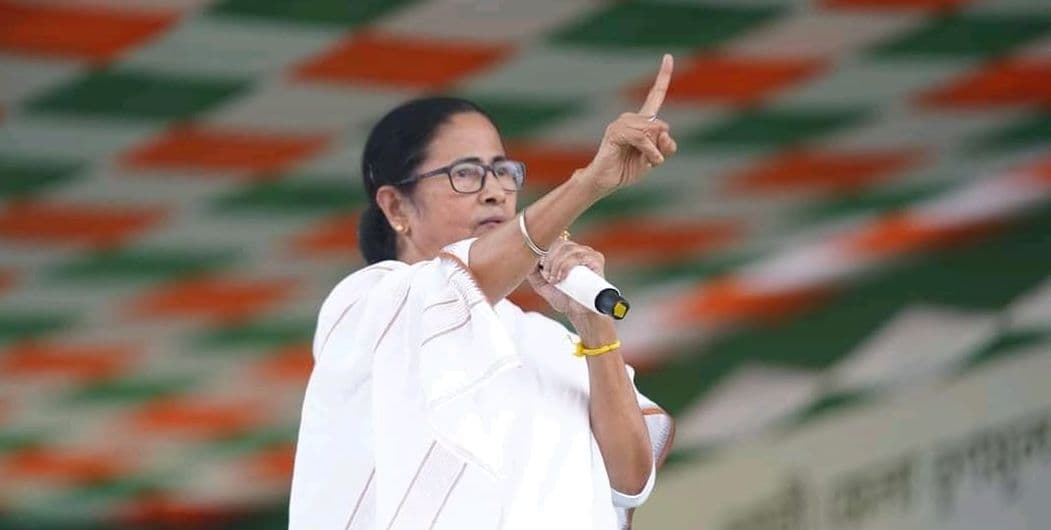 Bengal Assembly Election 2021 : बीजेपी के खिलाफ शिकायत पर मूकदर्शक बन जाती है ECI, ममता बनर्जी को चुनाव आयोग ने भेजा नोटिस तो TMC ने उठाया सवाल