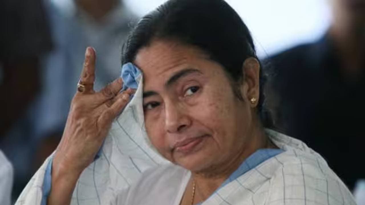 Bengal Election 2021 : 'गुजरात नहीं कर सकता बंगाल पर शासन, 2024 में दिल्ली की गद्दी से नरेंद्र मोदी होंगे बेदखल'-ममता का बीजेपी पर प्रहार