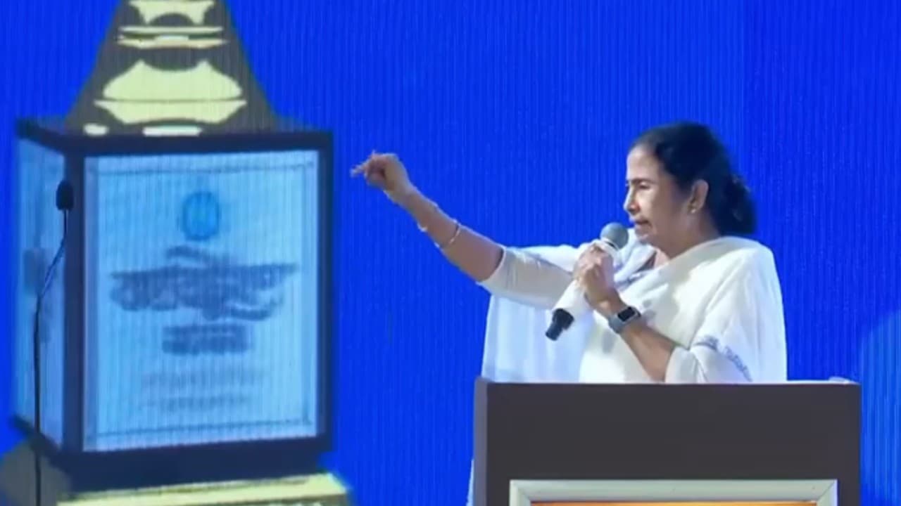 Mamata Banerjee: मुझ पर काली स्याही फेंकने की कोशिश करोगे, तो मैं अलकतरा फेंक सकती हूं