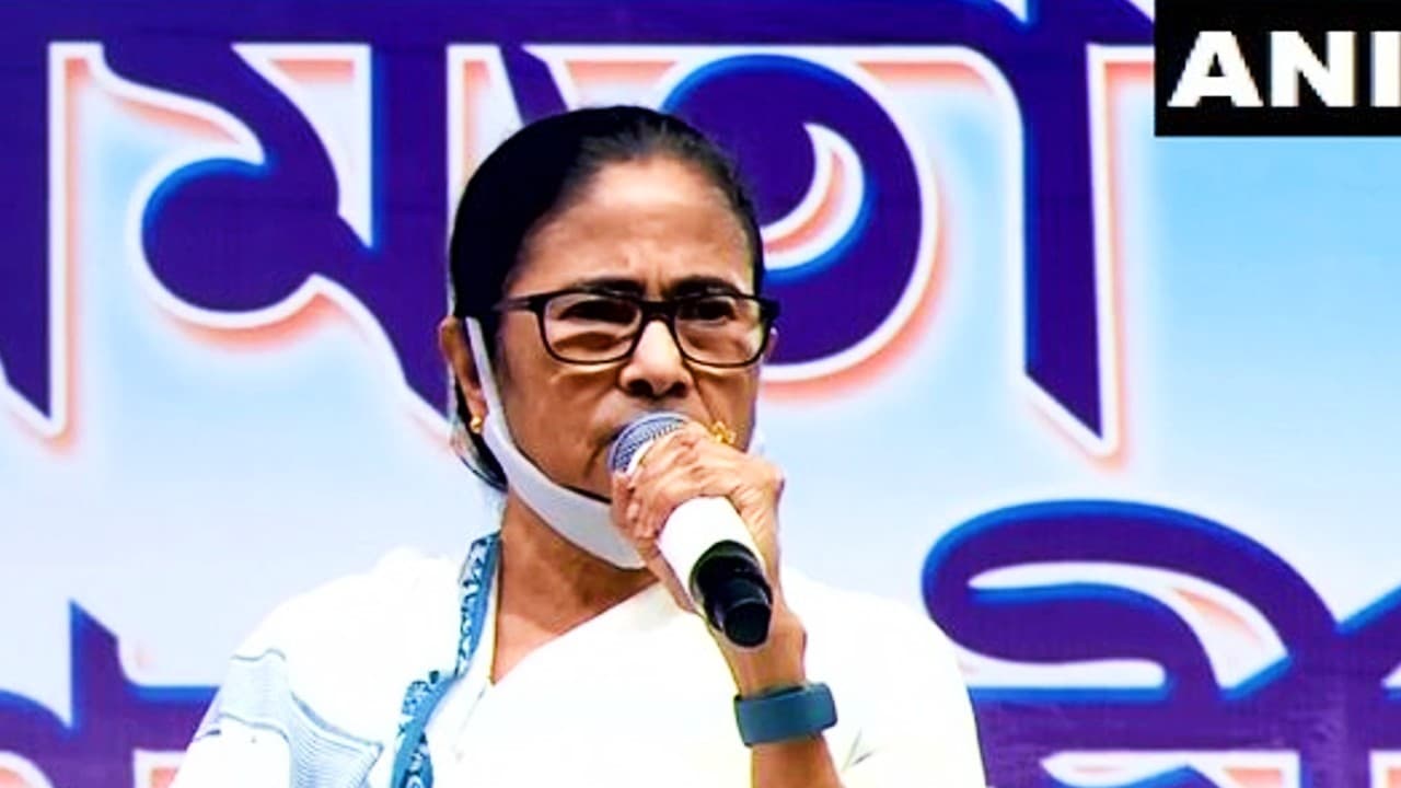 अखिल गिरि के बयान पर ममता बनर्जी ने मांगी माफी कहा - हम सब राष्ट्रपति का सम्मान करते है