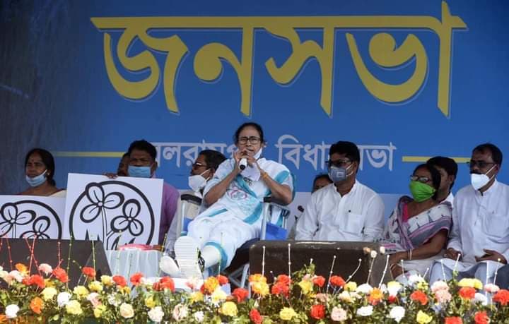 Bengal Chunav 2021 : चुनाव आयोग ने ममता बनर्जी को थमाया एक और नोटिस, दीदी बोली- 10 नोटिस भेज दो जवाब मेरा एक ही…