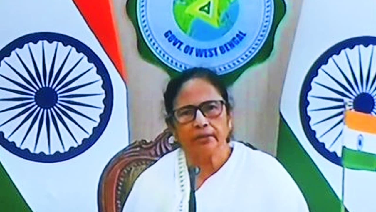 Nupur Sharma Controversy पर बोलीं ममता बनर्जी- सांप्रदायिक तनाव बढ़ाने वालों को गिरफ्तार करें