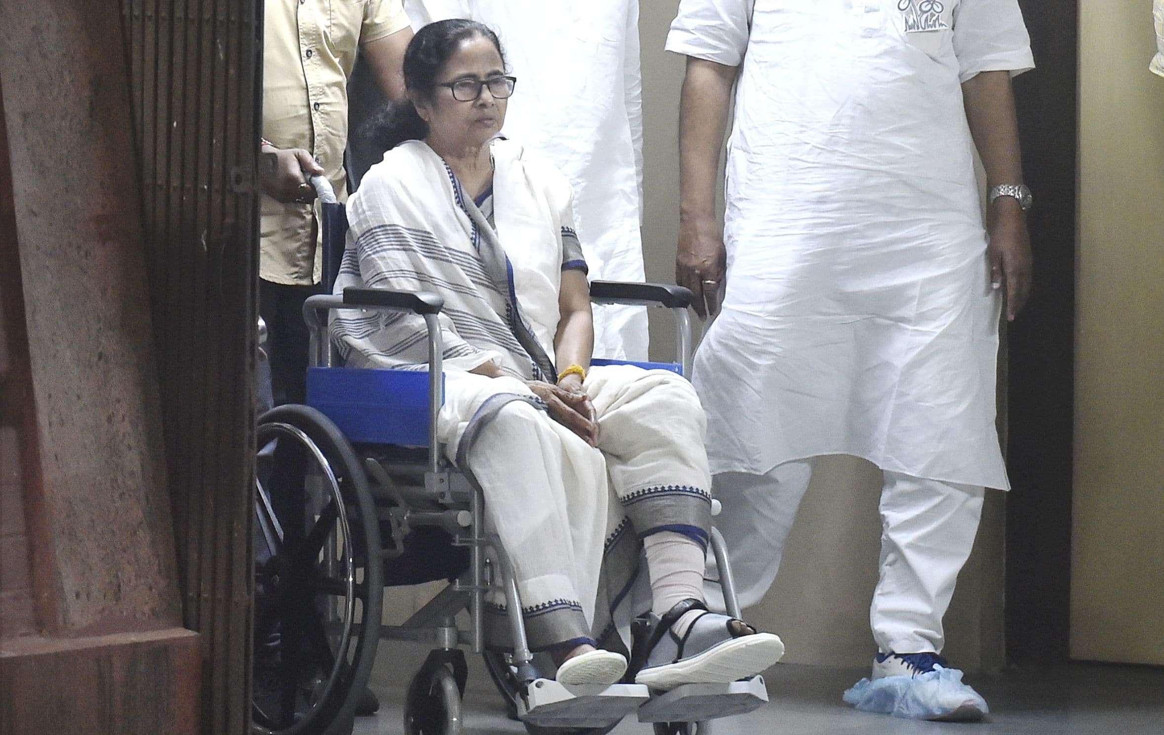 ममता बनर्जी का ‘चोट’ से है पुराना नाता, कई बार हमले झेल चुकीं हैं बंगाल की ‘अग्निकन्या’