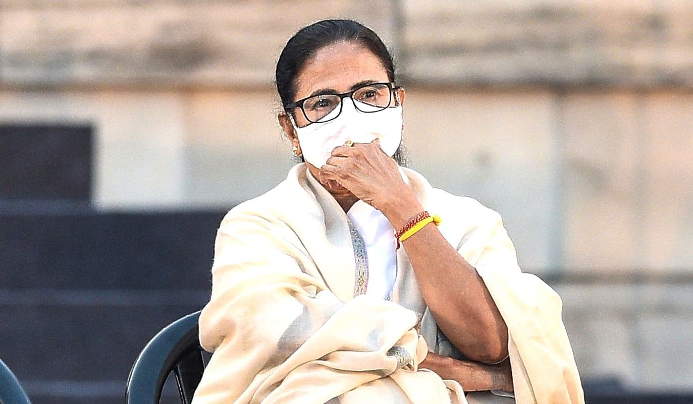VIDEO: घायल TMC कार्यकर्ता से मिलने पहुंची ममता तो BJP समर्थकों ने लगाए ‘जय श्री राम’ के नारे