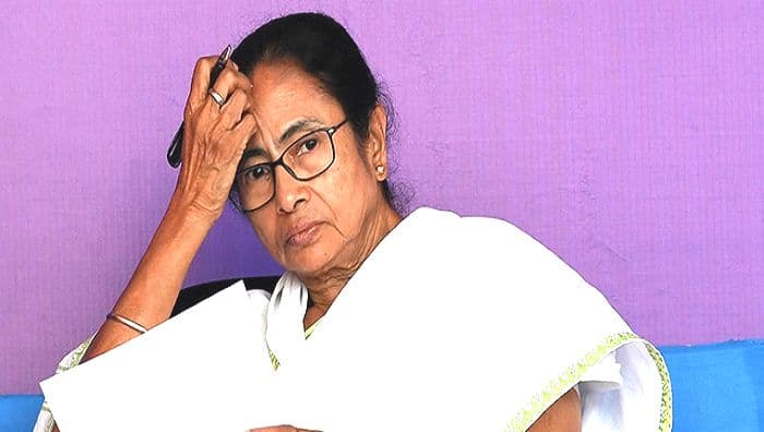 बंगाल चुनाव 2021: बार-बार क्यों रद्द हो रहा है तृणमूल कांग्रेस के घोषणा पत्र जारी करने का कार्यक्रम बंगाल चुनाव 2021: बार-बार क्यों रद्द हो रहा है तृणमूल कांग्रेस के घोषणा पत्र जारी करने का कार्यक्रम