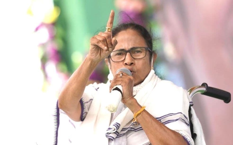 शीतलकुची पर ‘किचकिच’, BJP ने ममता बनर्जी को घेरा तो दीदी की आयोग से गुहार- ‘मेरी भी सुन लीजिए’