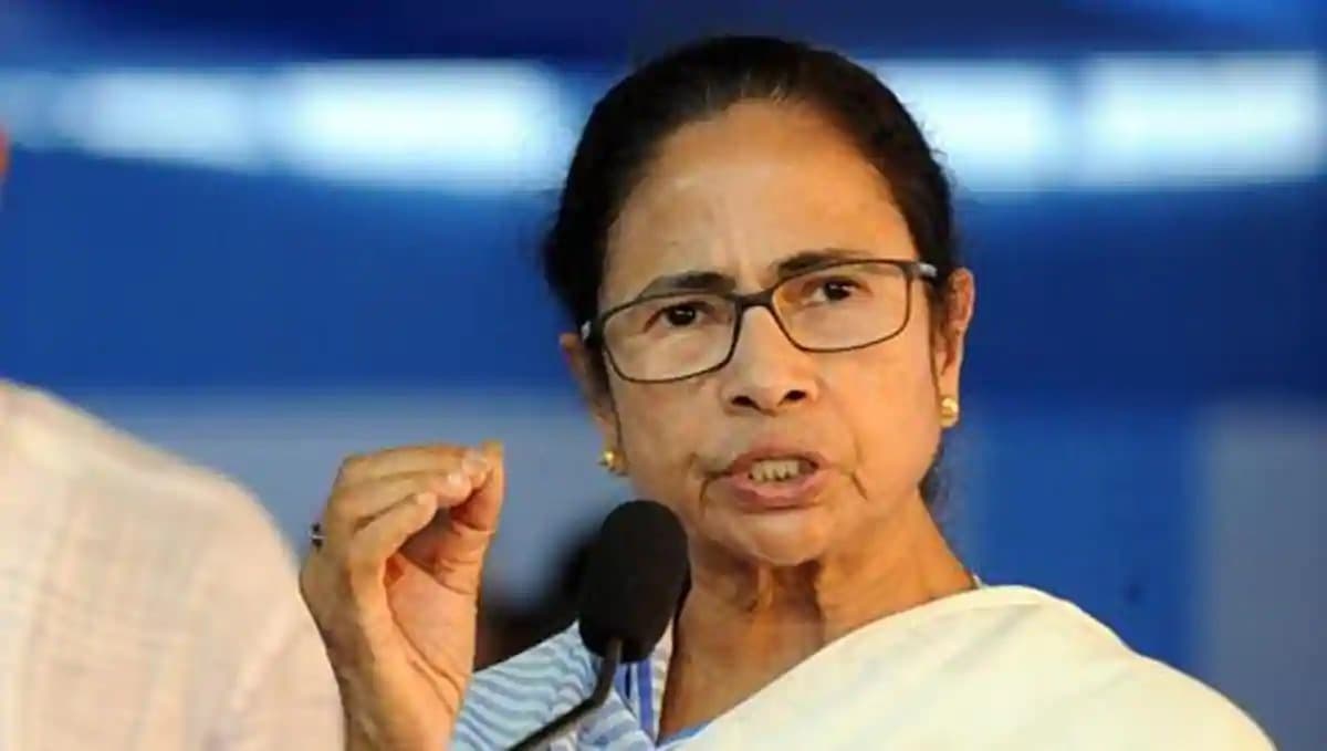 ममता बनर्जी बोलीं-बांग्लादेशियों को देंगे शरण, केंद्र सरकार ने बंगाल की सीएम को दे दी ऐसी नसीहत