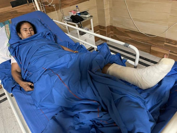 भाई मोदी ने नहीं ली बहन ममता की सुध ! पीएम को मिठाई भेजने वाली सीएम ममता का ऐसा है हाल