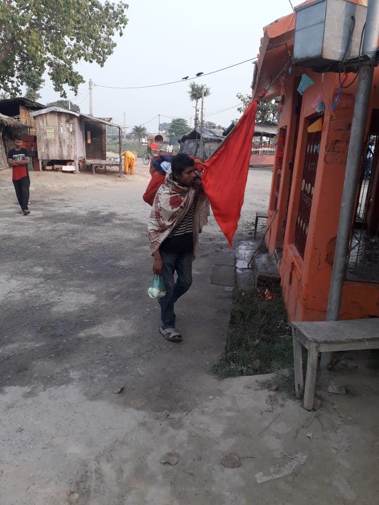 लॉकडाउन में काम हुआ बंद तो महाराष्ट्र से 22 दिन पैदल चलकर बिहार पहुंचा युवक