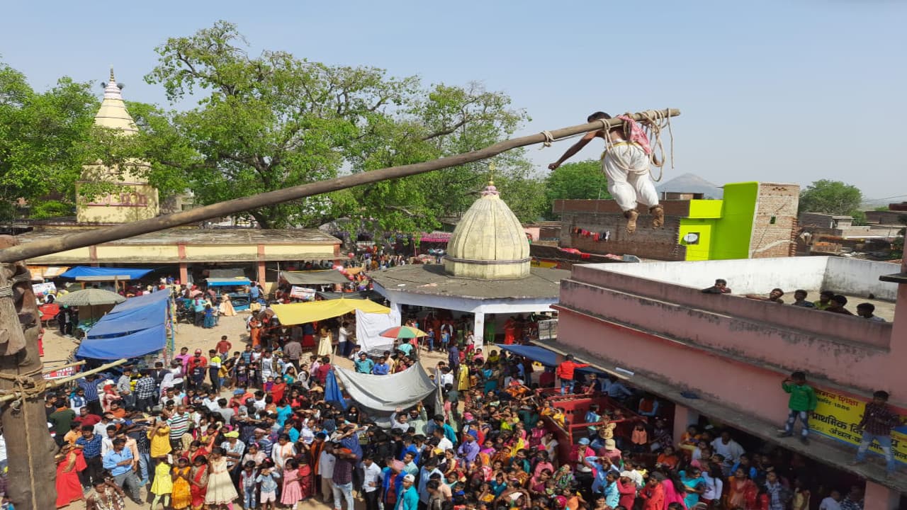Jharkhand news: मंडा पर्व शुरू, भगवान शिव-पार्वती और बूढ़े बाबा की होती आराधना, जानें इसकी महत्ता Jharkhand news: मंडा पर्व शुरू, भगवान शिव-पार्वती और बूढ़े बाबा की होती आराधना, जानें इसकी महत्ता