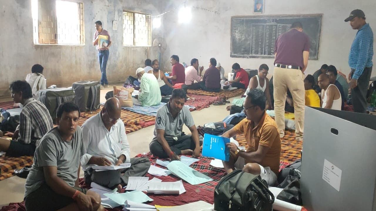 Jharkhand Mandar ByPolls: 433 बूथों पर गुरुवार को वोटिंग, 14 प्रत्याशियों का किस्मत EVM में होगा कैद