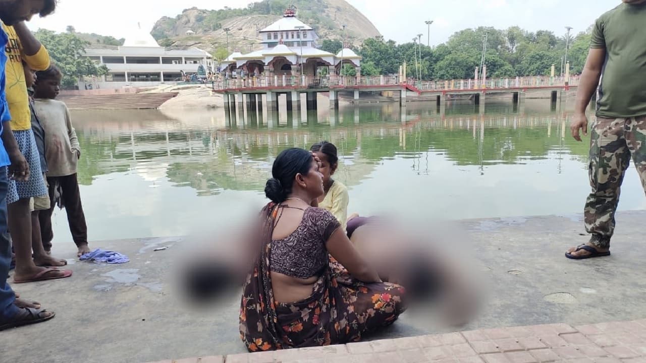 Bihar News: मंदार के पापहरणी सरोवर में स्नान करने आया परिवार, नहाने के दौरान दो लोगों की डूबने से मौत