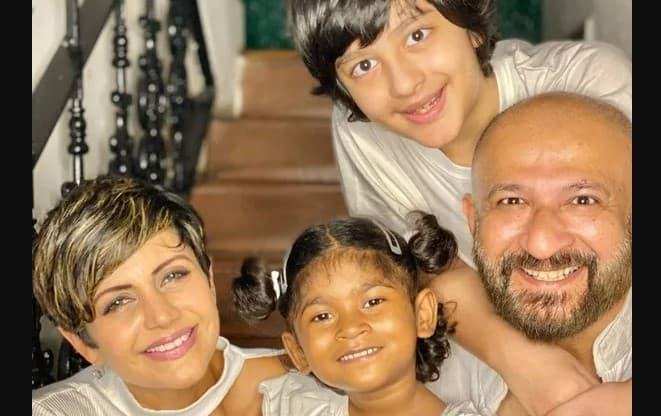 मंदिरा बेदी को ट्रोल कर रहे यूजर्स पर भड़कीं सोना महापात्रा, बोलीं मूर्खता की हद है...