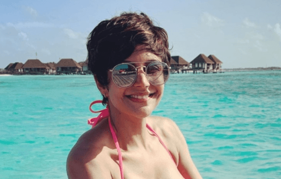 बाथटब और बिकिनी में वर्कआउट कर रहीं मंदिरा बेदी, वायरल हुआ VIDEO