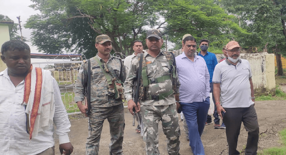 झारखंड के रामगढ़ से मांडू बीडीओ विनय कुमार 45 हजार घूस लेते गिरफ्तार, एसीबी की टीम ने ऐसे दबोचा