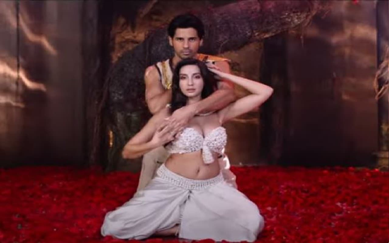 Manike Out: नोरा फतेही-सिद्धार्थ शुक्ला का नया गाना ‘मानिके’ रिलीज, दोनों की केमिस्ट्री ने चुराया दिल
