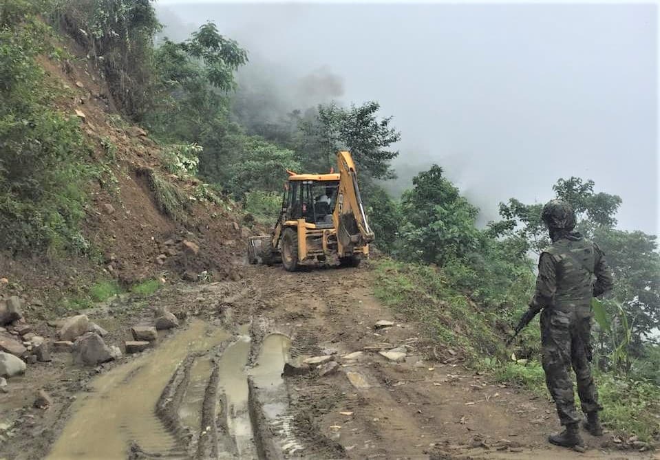 Manipur Attack: मणिपुर में सुरक्षाबलों पर आंतकी हमला, तीन जवान शहीद, चार की हालत गंभीर