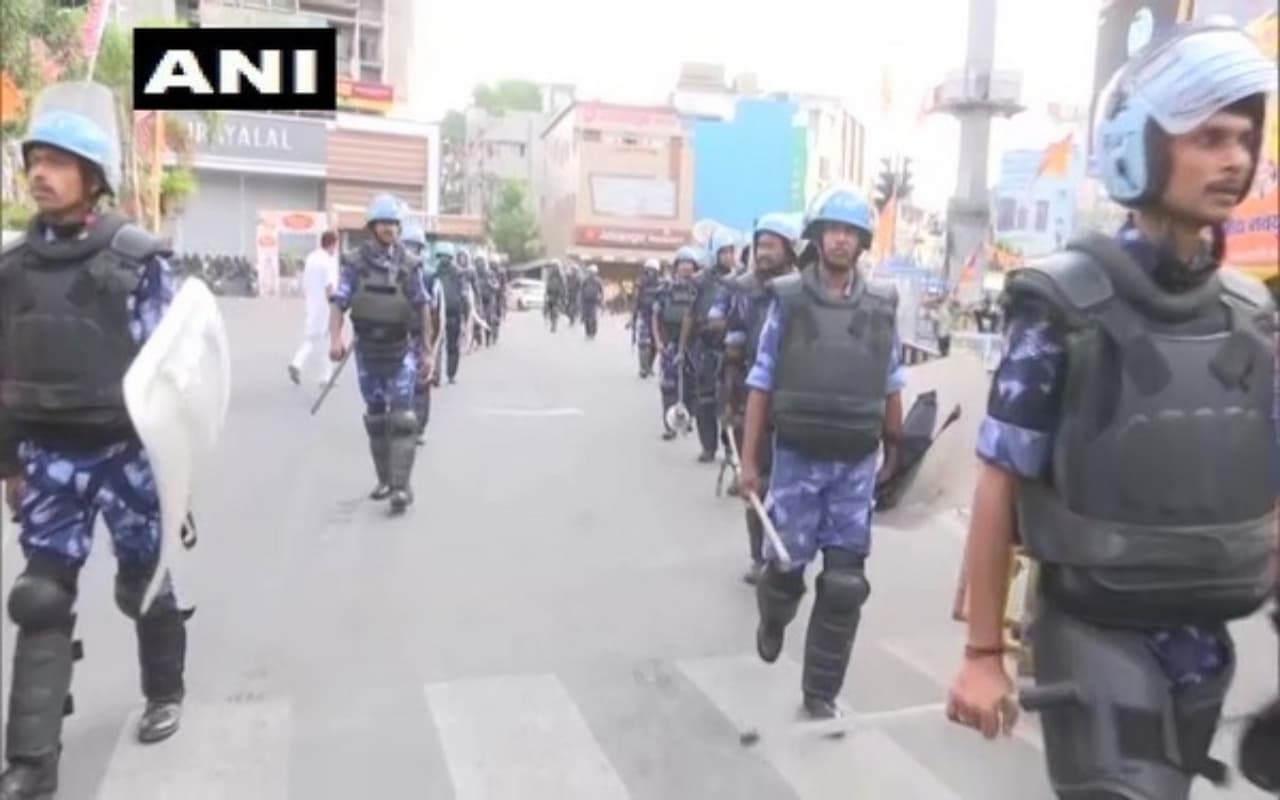 Manipur Violence में गयी 60 लोगों की जान, 1700 घर जल गये
