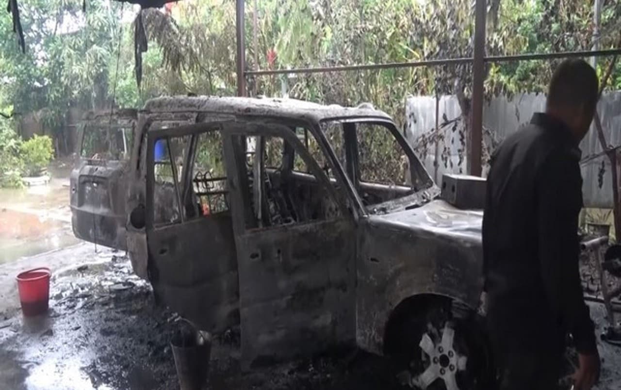 Manipur Violence: केंद्रीय मंत्री के घर में भीड़ ने लगा दी आग, पेट्रोल बम से किया हमला, वीडियो आया सामने