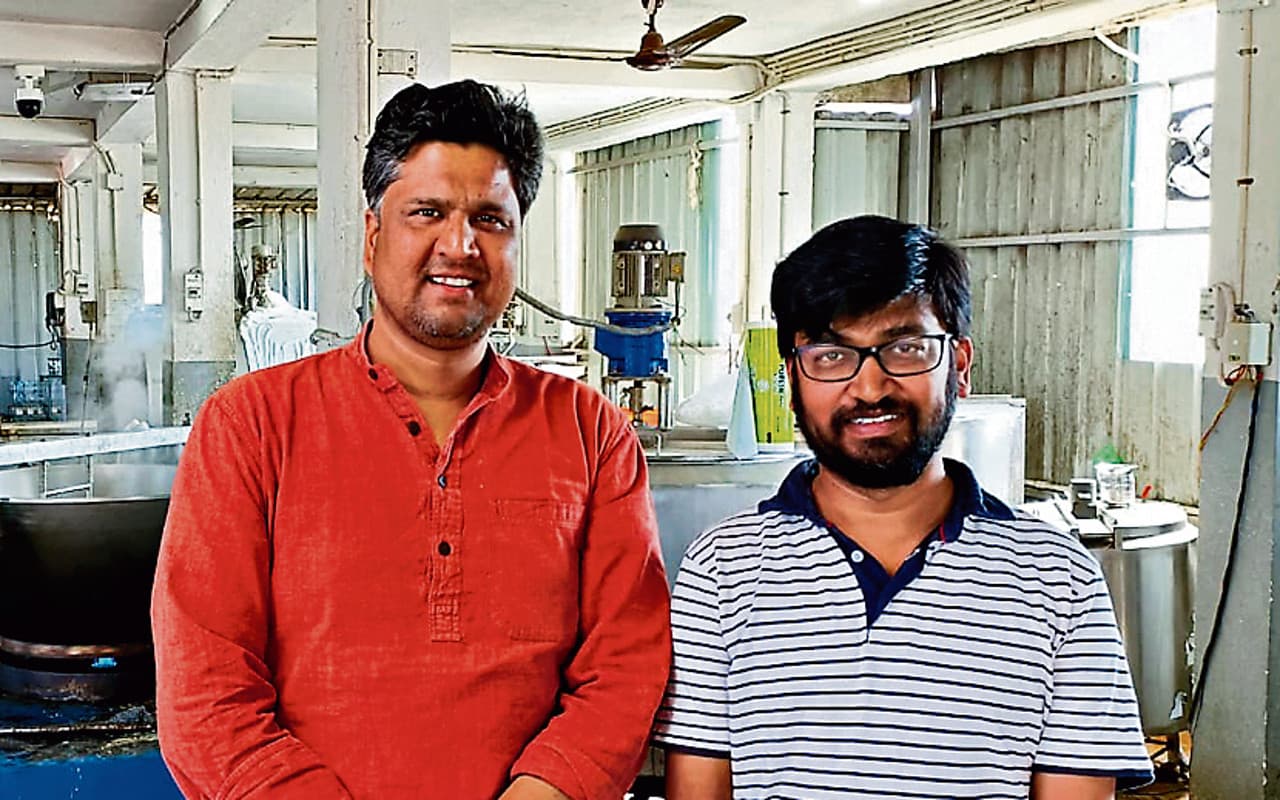 रांची के दो युवा ‘प्योरेश डेली’ के सहारे लोगों को पहुंचा रहे ऑर्गेनिक दूध, करोड़ों का पहुंचा टर्नओवर