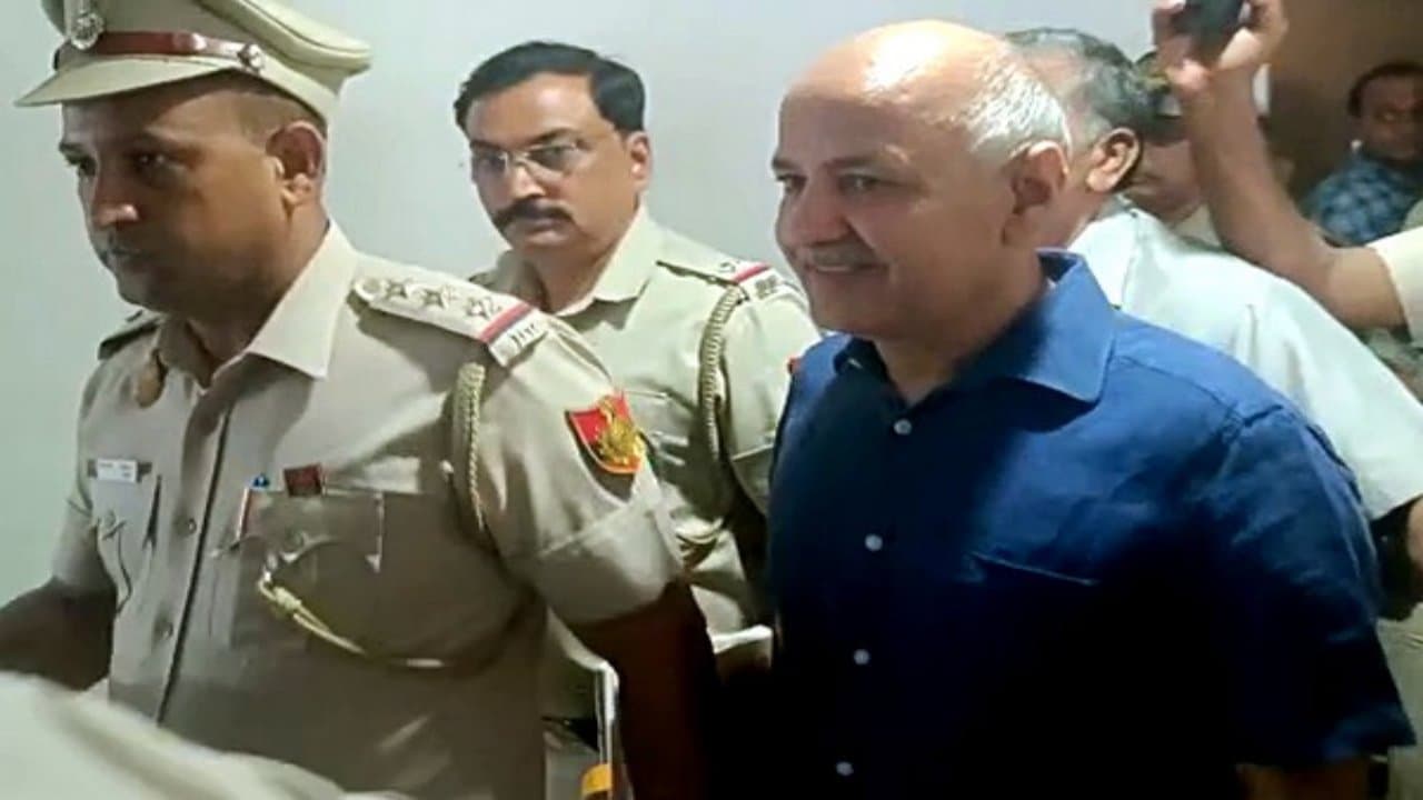 मनीष सिसोदिया को मिली 7 घंटों की जमानत, बीमार पत्नी से कर सकते हैं मुलाकात, अंतरिम जमानत पर फैसला सुरक्षित