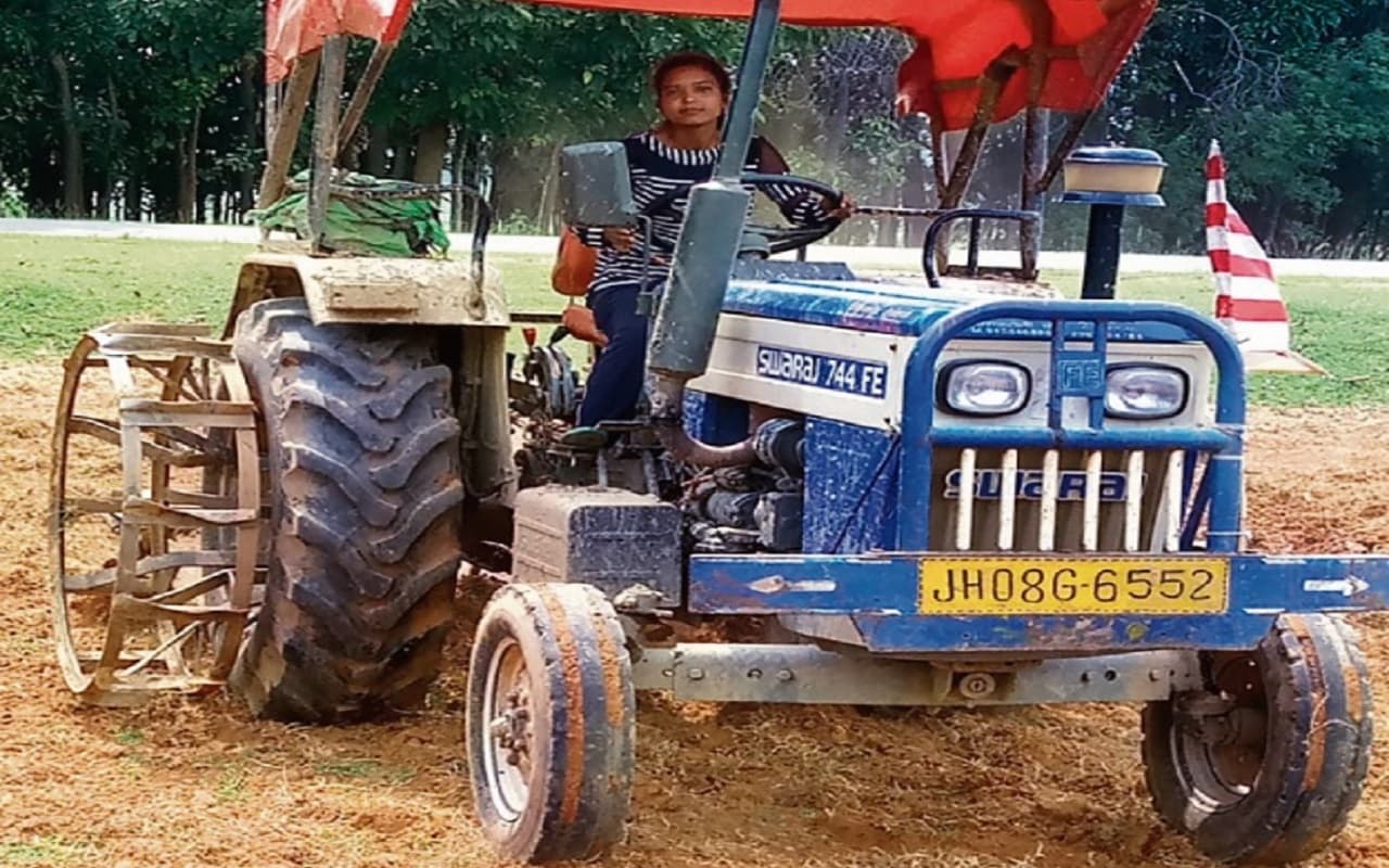 अंधविश्वास: गुमला की युवती ने खेत जोता, तो ग्रामीणों ने लगाया जुर्माना, जानें इसके पीछे की क्या है दलील