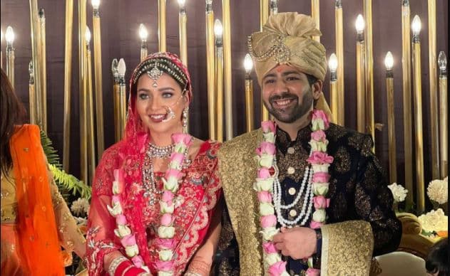 Kundali Bhagya फेम मानसी श्रीवास्तव ने कपिल संग लिये सात फेरे, सुरभि चंदना ने शेयर की शादी की तसवीरें