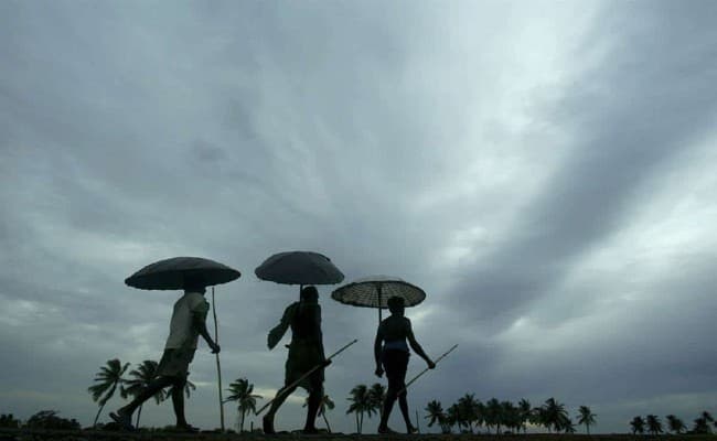 Weather Update: दिल्ली में बारिश शुरू, यूपी-राजस्थान समेत इन राज्यों में पड़ेगी कड़ाके की ठंड