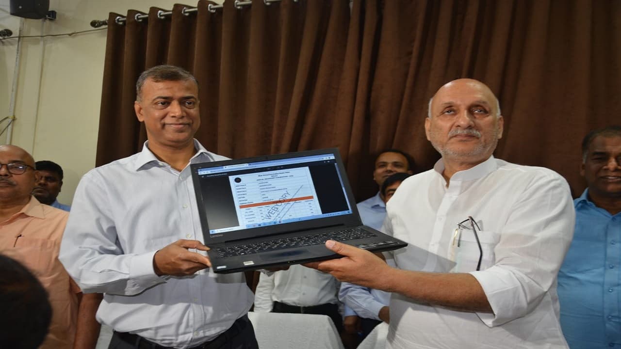 बिहार बोर्ड के मैट्रिक का रिजल्ट शिक्षा मंत्री ने किया जारी, देखें तस्वीरें