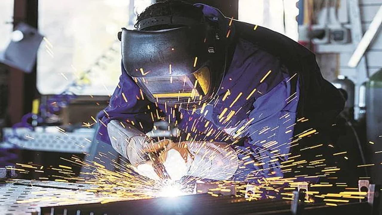 Union Budget 2023 : बजट में इन 5 सेक्टर्स पर हो सकता है ज्यादा फोकस, घरेलू उत्पादन का रखा जा सकता है ख्याल