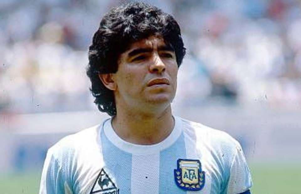 फुटबॉल के लीजेंड Diego Maradona का निधन